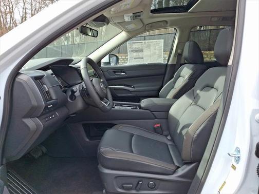 2025 Nissan Pathfinder SL 4WD