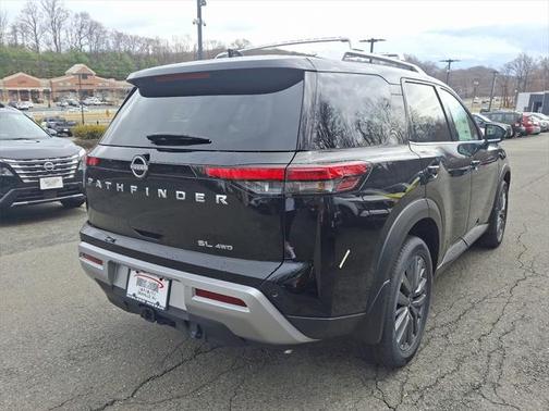 2025 Nissan Pathfinder SL 4WD