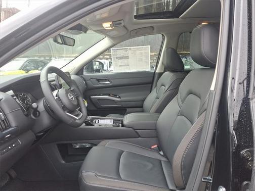 2025 Nissan Pathfinder SL 4WD