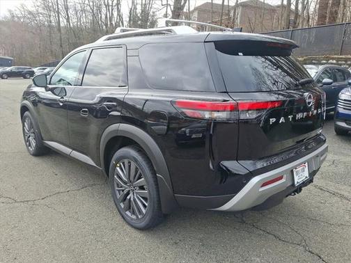 2025 Nissan Pathfinder SL 4WD