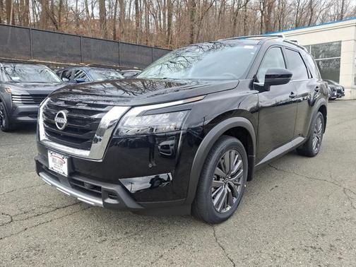 2025 Nissan Pathfinder SL 4WD