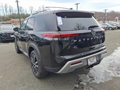 2025 Nissan Pathfinder Platinum 4WD
