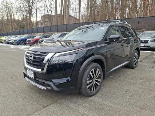 2025 Nissan Pathfinder Platinum 4WD
