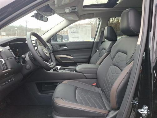 2025 Nissan Pathfinder Platinum 4WD