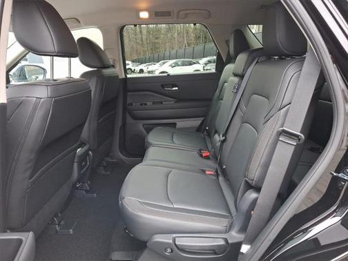 2025 Nissan Pathfinder SL 4WD