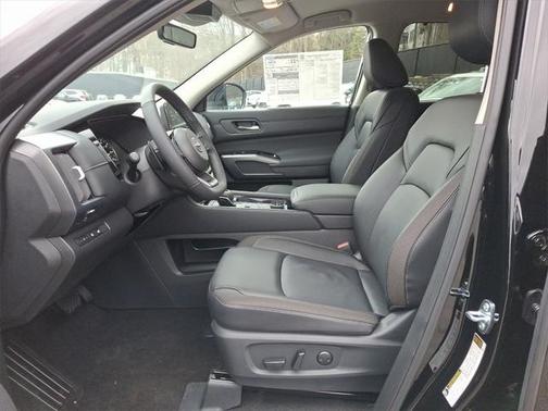 2025 Nissan Pathfinder SL 4WD
