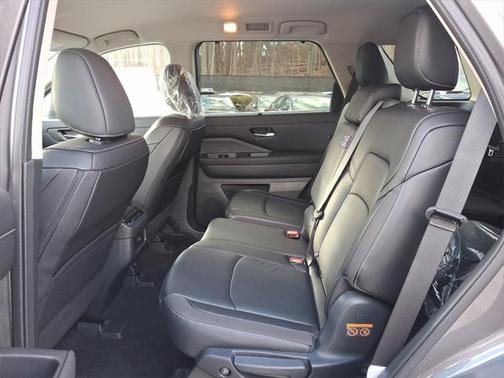 2025 Nissan Pathfinder SL 4WD