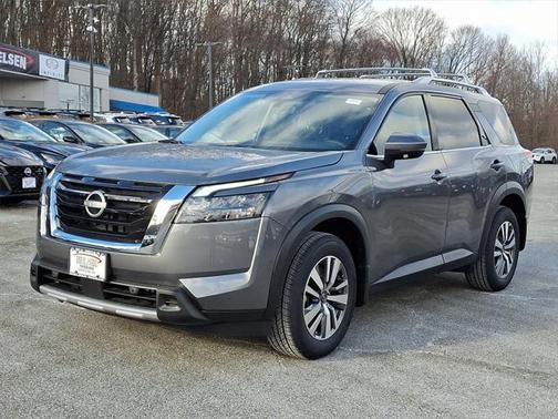 2025 Nissan Pathfinder SL 4WD