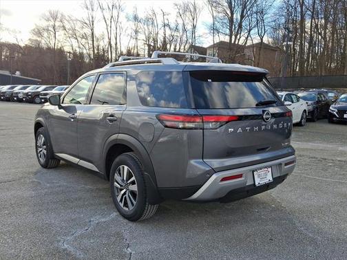 2025 Nissan Pathfinder SL 4WD