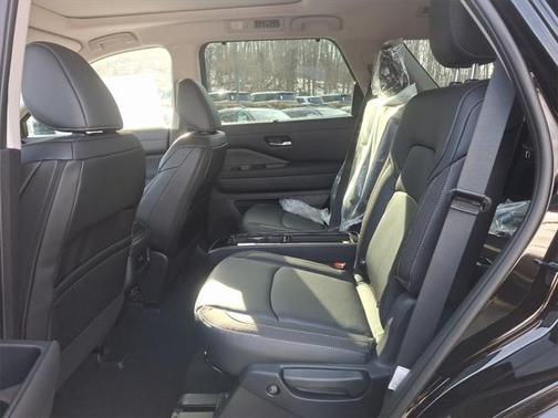 2025 Nissan Pathfinder SL 4WD