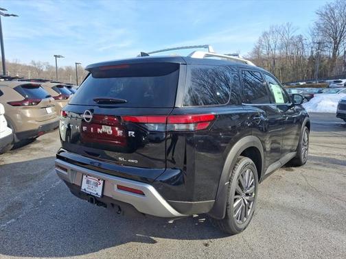 2025 Nissan Pathfinder SL 4WD