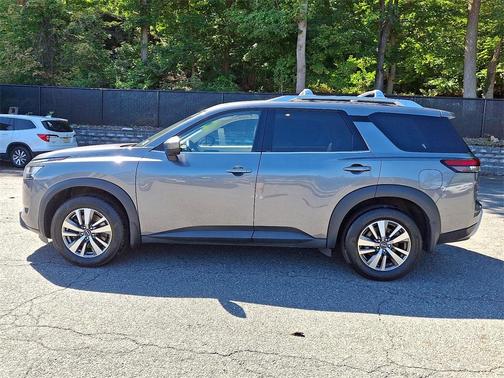 2022 Nissan Pathfinder SL 4WD