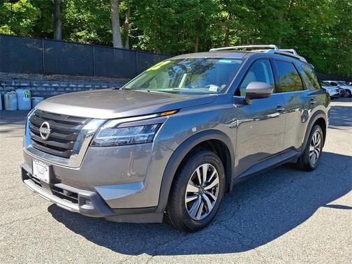 2022 Nissan Pathfinder SL 4WD
