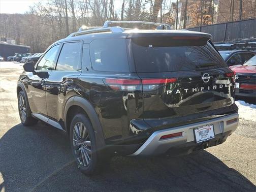 2025 Nissan Pathfinder SL 4WD