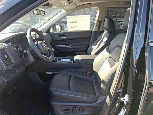 2025 Nissan Pathfinder SL 4WD