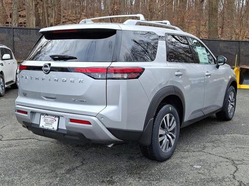 2025 Nissan Pathfinder SL 4WD