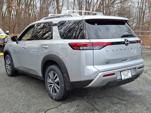 2025 Nissan Pathfinder SL 4WD