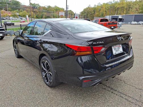 2023 Nissan Altima SR FWD