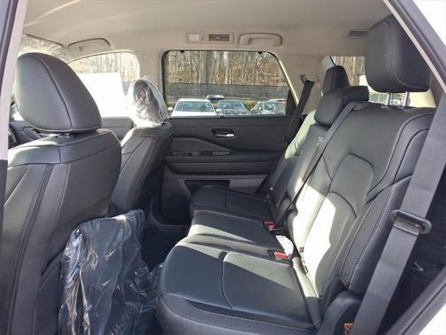 2025 Nissan Pathfinder SL 4WD