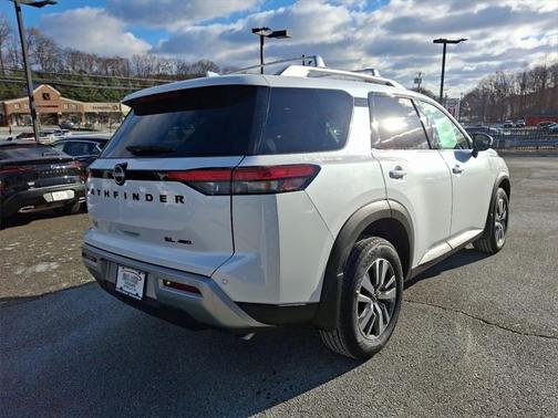 2025 Nissan Pathfinder SL 4WD