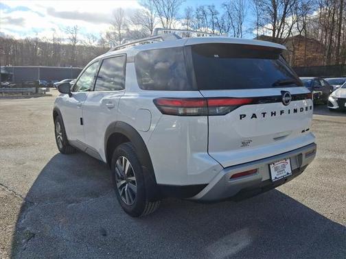 2025 Nissan Pathfinder SL 4WD