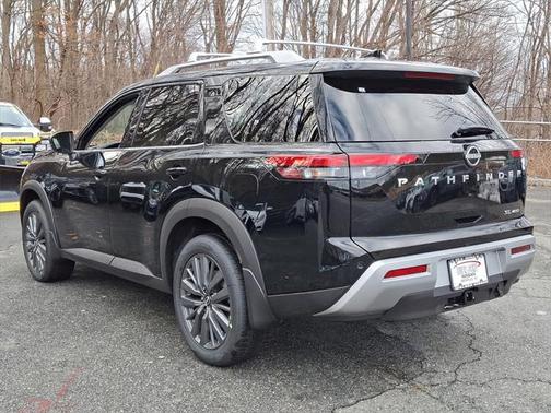 2025 Nissan Pathfinder SL 4WD