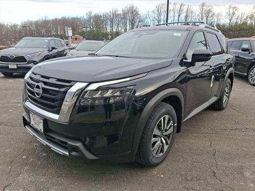 2025 Nissan Pathfinder SL 4WD