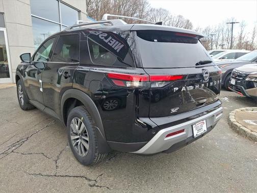 2025 Nissan Pathfinder SL 4WD