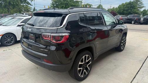 Diamond Black Crystal Pearlcoat 2018 Jeep Compass Limited