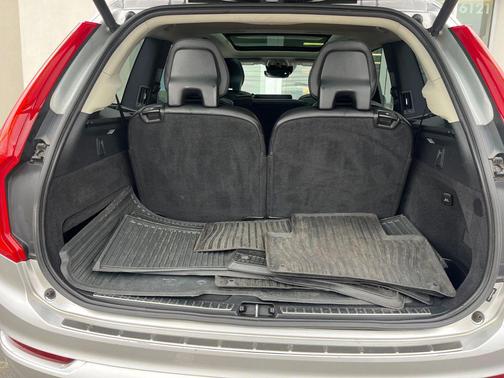 2019 Volvo XC90 T6 Momentum