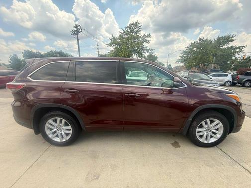 2016 Toyota Highlander LE