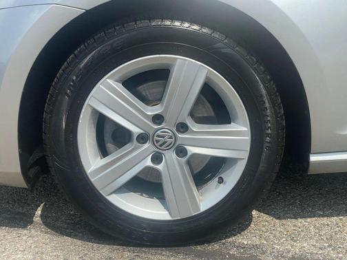 2017 Volkswagen Golf TSI Wolfsburg Edition 4-Door