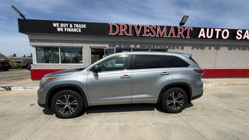 Silver Sky Metallic 2016 Toyota Highlander XLE