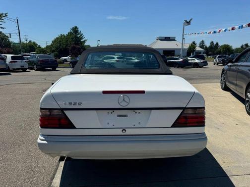 1995 Mercedes-Benz E-Class E 320 Cabriolet 2D