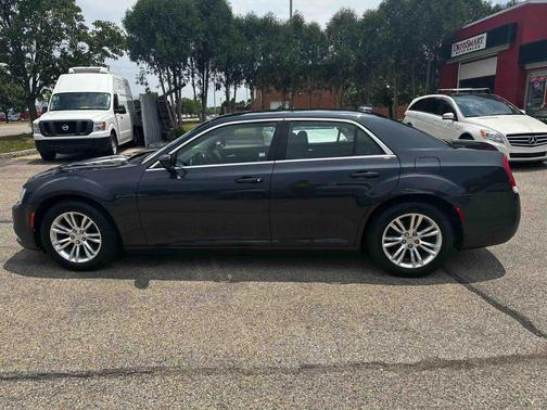 2018 Chrysler 300 Touring