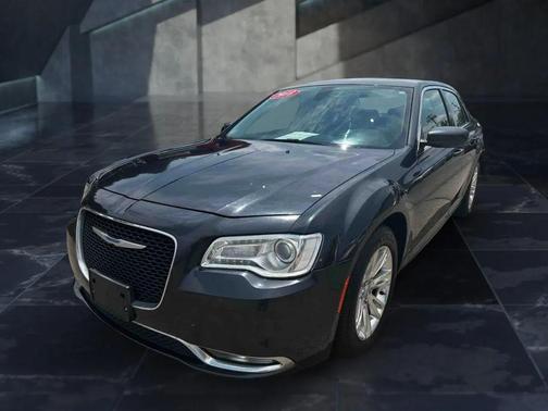 2018 Chrysler 300 Touring