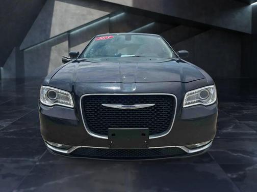 2018 Chrysler 300 Touring