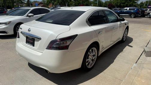 Pearl White 2014 Nissan Maxima SV