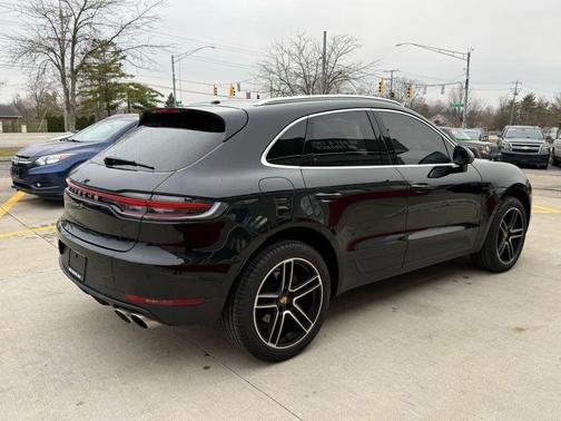 2021 Porsche Macan Sport Utility 4D