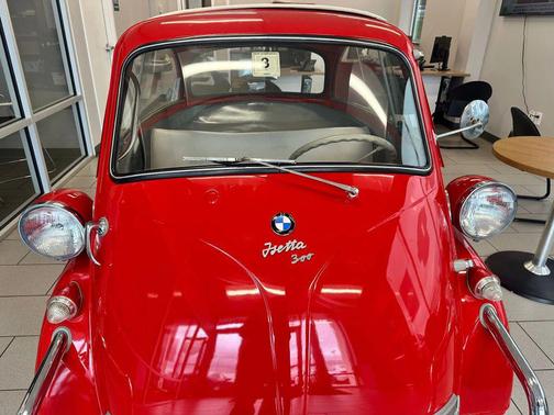 1957 BMW Isetta 