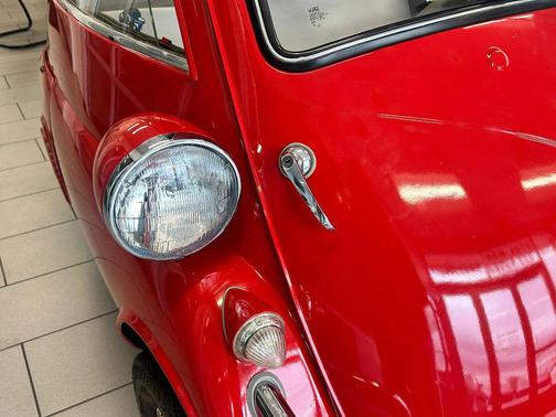 1957 BMW Isetta 
