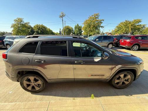 2016 Jeep Cherokee Sport