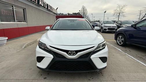 2020 Toyota Camry SE