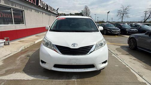 Super White 2011 Toyota Sienna LE