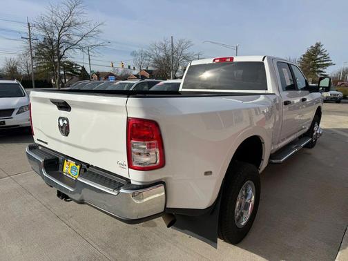 2024 RAM 3500 Big Horn Crew Cab 4x4 8' Box