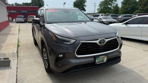 Magnetic Gray Metallic 2022 Toyota Highlander XLE
