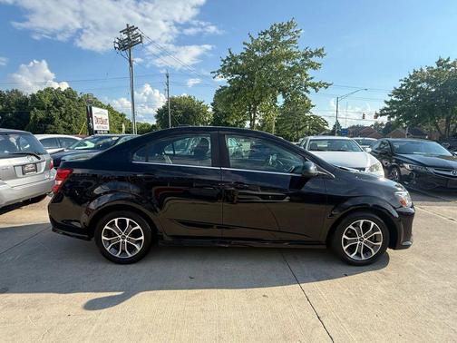 2020 Chevrolet Sonic FWD Sedan LT