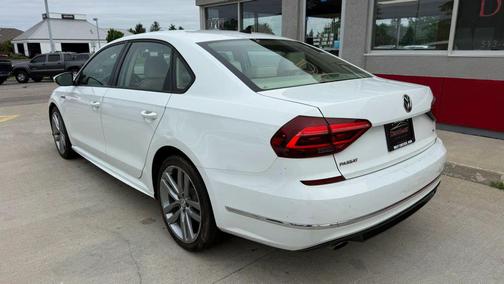 Pure White 2018 Volkswagen Passat 2.0T R-Line