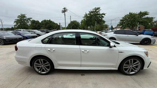 Pure White 2018 Volkswagen Passat 2.0T R-Line