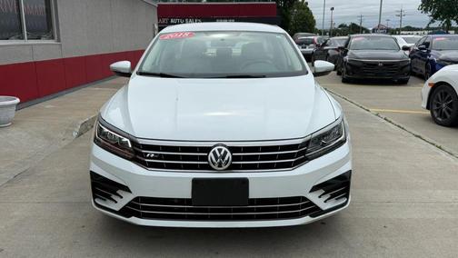 Pure White 2018 Volkswagen Passat 2.0T R-Line